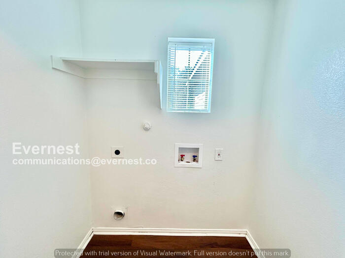 Building Photo - 256 Creek Cove Dr