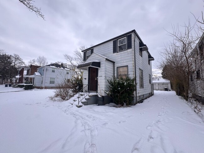 Building Photo - Charming 3-Bedroom Property in Prime Location