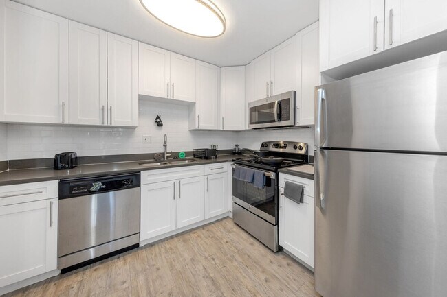 Building Photo - 4403 W Cleveland St