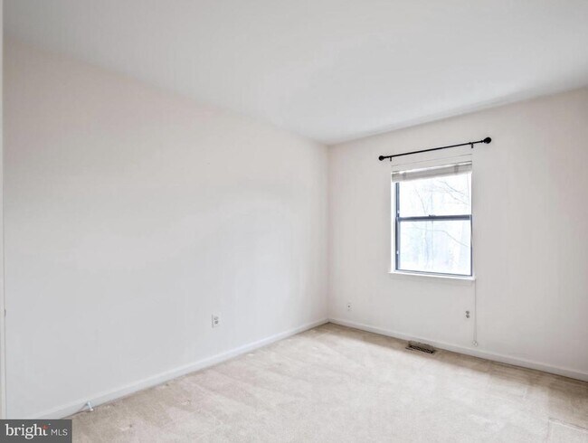 Building Photo - 6627 Westbury Oaks Ct