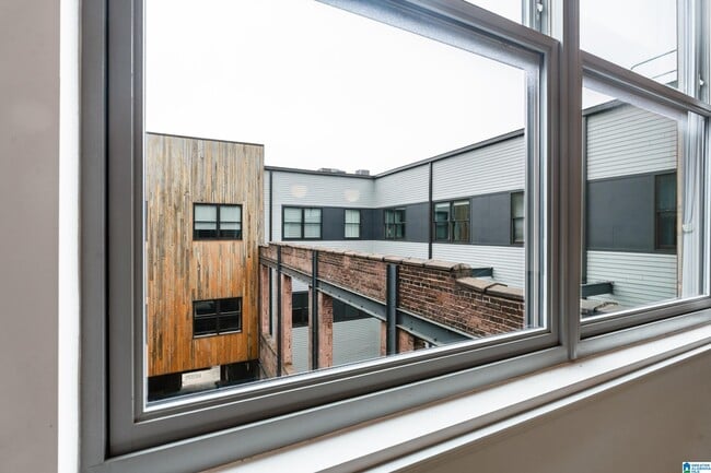 Building Photo - 2212 Morris Ave