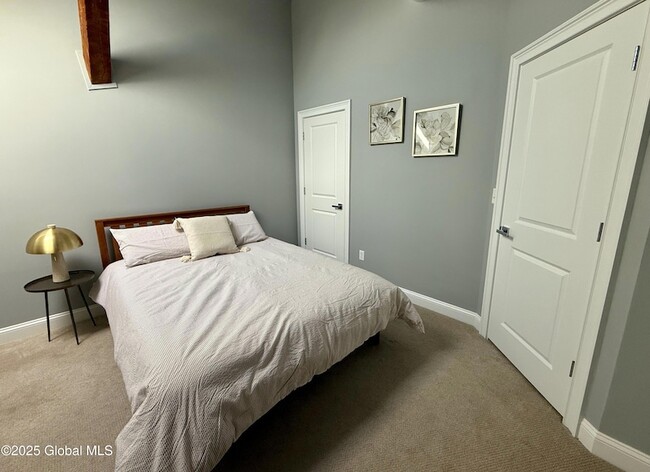 Building Photo - 77 Van Dam St