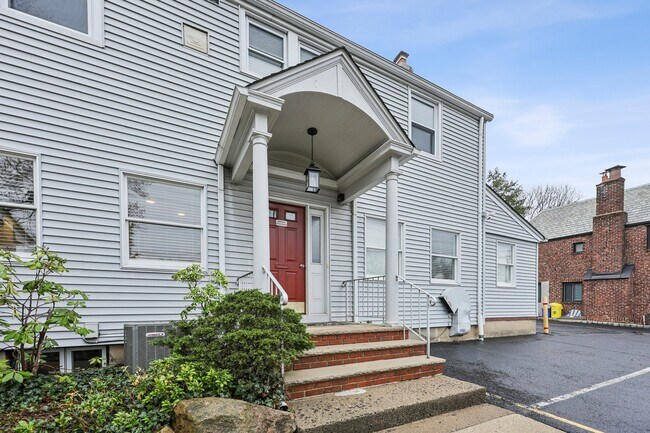 Building Photo - 756 Cedar Ln