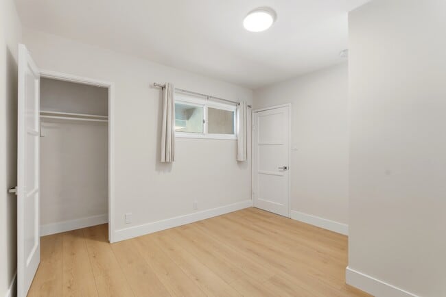 Building Photo - 356 S Rexford Dr