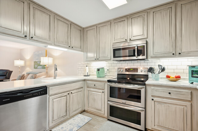Building Photo - 200 Salt Air Dr