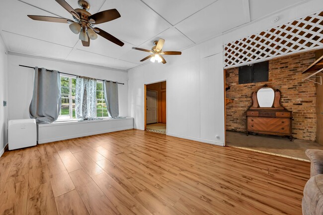 Building Photo - 3532 Spring Hill Ave