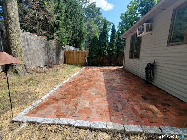 Building Photo - 25 Oakview Cir