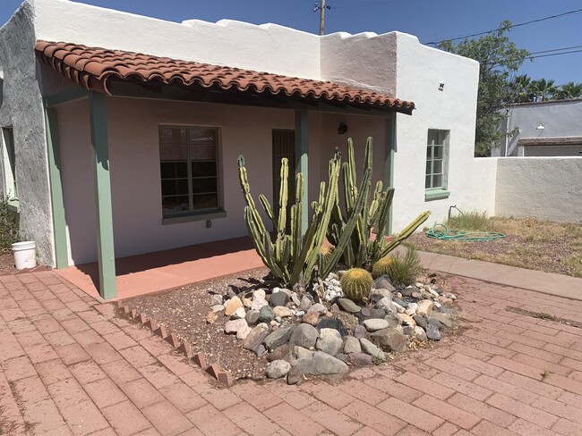 Primary Photo - 631 N Tucson Blvd