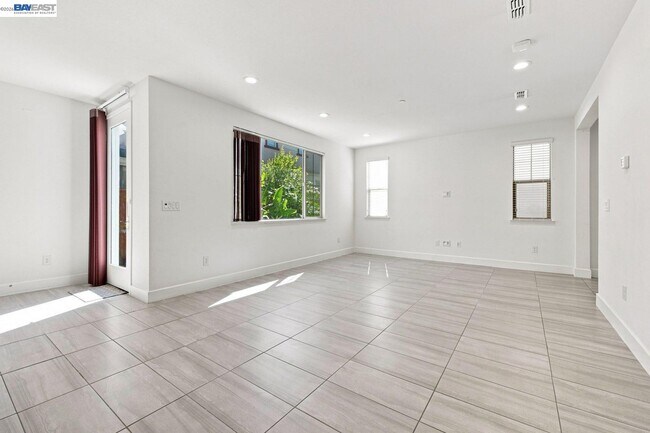 Building Photo - 33 Roccolino Ln