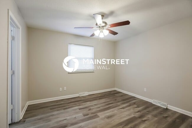 Building Photo - 3 Bedroom Pet-Friendly Home in Blue Springs, MO with Main Street Renewal