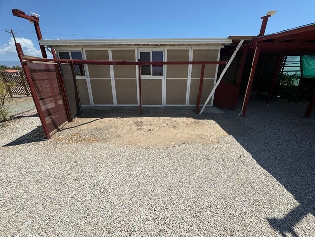Building Photo - Charming 3-bedroom home located in the picturesque town of Pahrump!