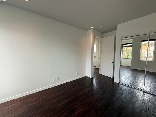 Building Photo - 317 Cortland Ave