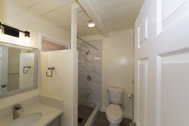 Building Photo - 723 Hoomalimali St