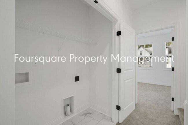 Building Photo - Modern 4-Bed / 3.5-Bath Townhome with Main Level Hard-Surface Floors , Back Patio – Easy Access t...