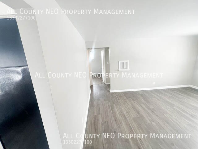 Building Photo - 1737 Portage Trail