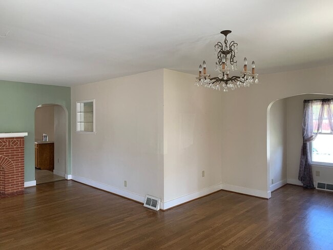 Building Photo - 107 Melmore St