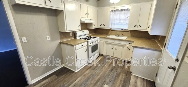 Building Photo - 20 E 12th St