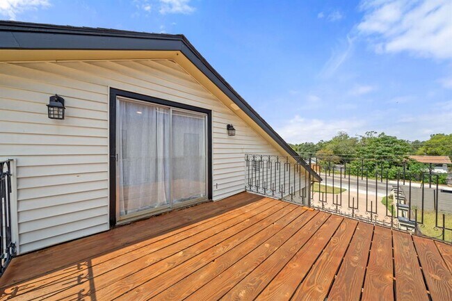 Building Photo - 1813 Parker Ln
