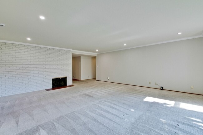 Building Photo - 1534 Crespi Dr