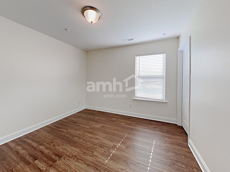 Building Photo - 115 Samara Ln