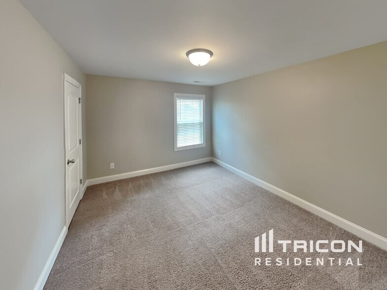 Building Photo - 5109 Cloverhill Dr