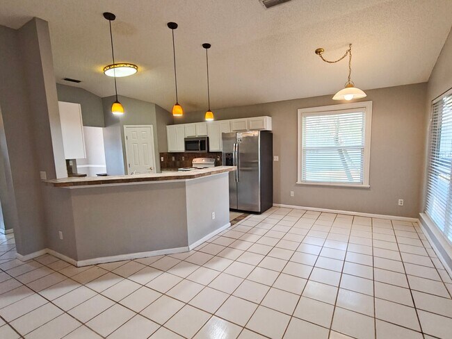 Building Photo - Florida Living at Its Best – 3BR Home with Hot Tub & Resort Amenities