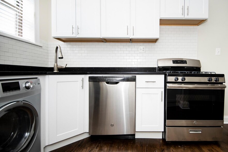 Building Photo - 3816 N Greenview Ave