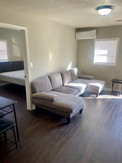 Building Photo - 1624 Stewart St