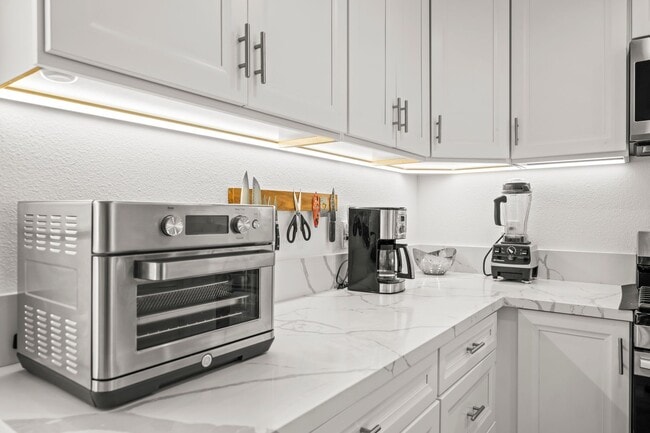 Building Photo - Fully Furnished Rental Imperal Beach