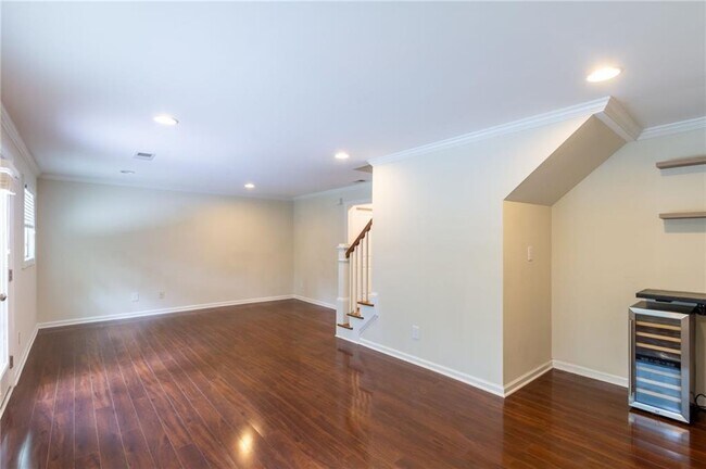 Building Photo - 3014 Skyland Dr NE