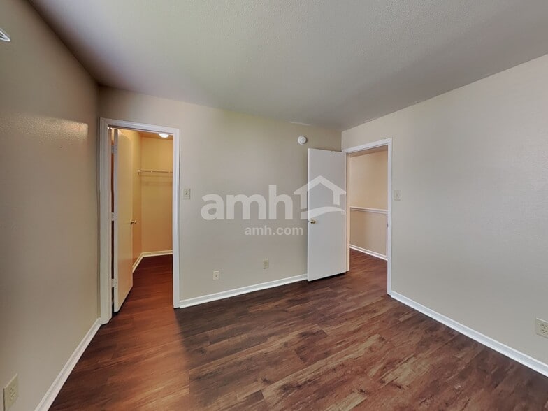 Building Photo - 3347 Hemlock St