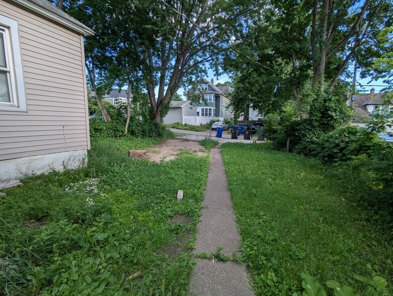 Building Photo - 732 Case Ave