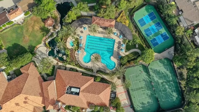 Building Photo - Beautiful 4 bedroom Temecula home sitting ...
