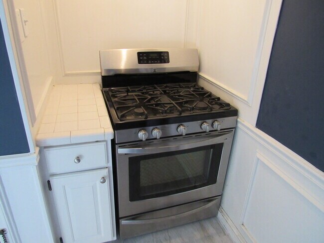 Building Photo - Cape Cod 3bed 1.5 bath in Westwood Hills, KS