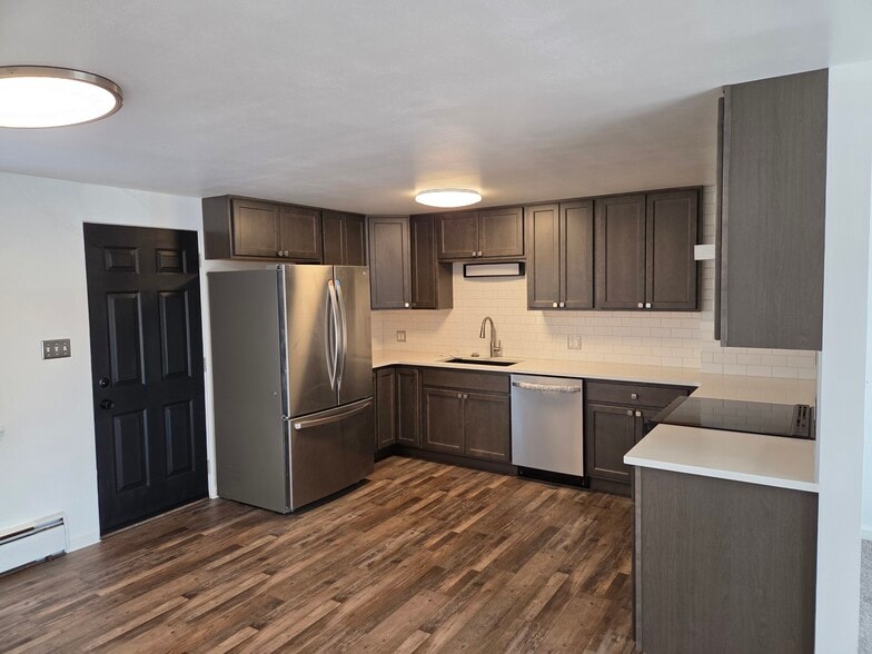 Kitchen - 1547 Hot Springs Ave