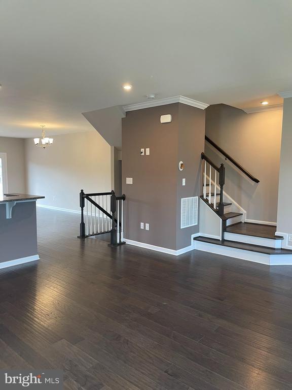 Building Photo - 331 S Parkway Dr