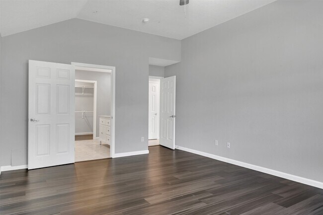 Building Photo - 6923 Creek Village Dr