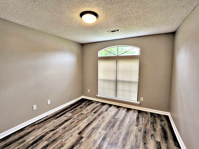 Building Photo - Single Story Condo FOR RENT Decatur 2BR