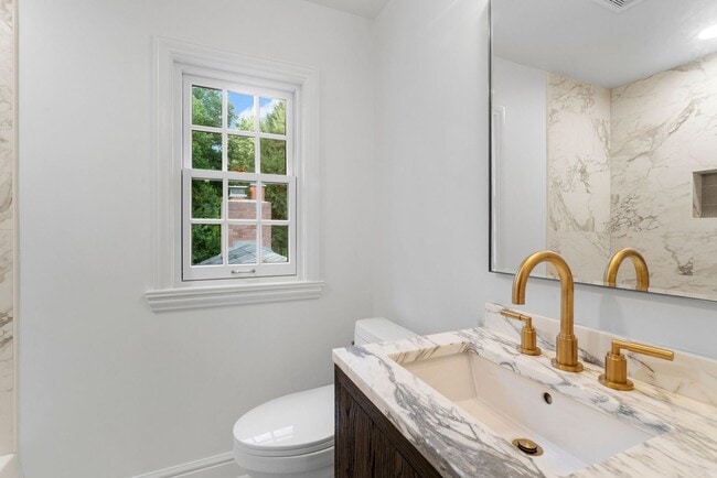 Building Photo - Elegant Fox Chapel 4-Bedroom, 3.5-Bath Home