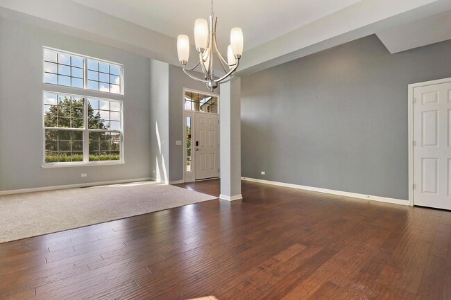 Building Photo - 643 Seneca St