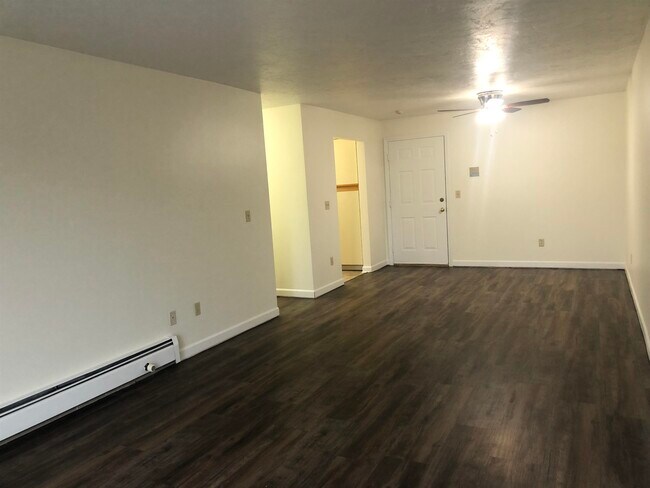 Building Photo - 383 Huse Rd