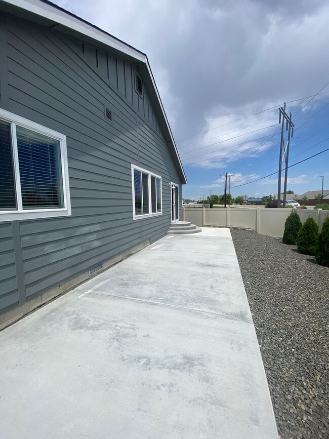 Building Photo - 5214 Clearfield Ct