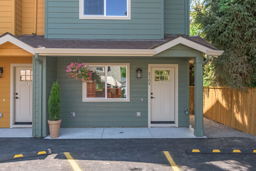 Building Photo - 2104 Westwood Ln
