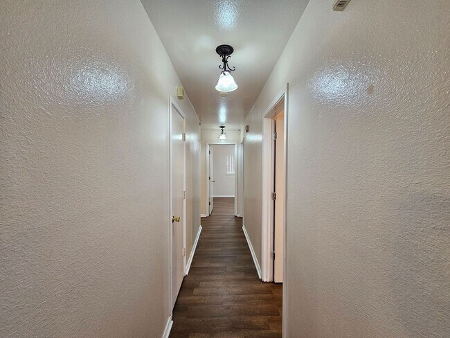 Building Photo - 602 Del Mar Dr