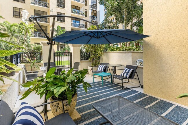 Building Photo - 701 S Olive Ave