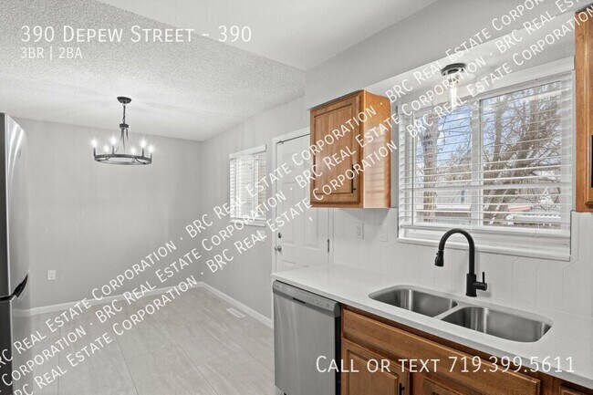 Building Photo - 390 Depew St