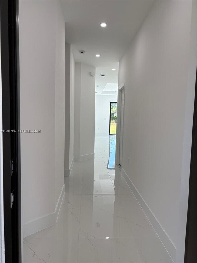 Building Photo - 1201 Leroy Ave