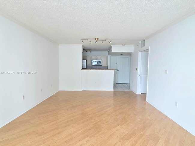 Building Photo - 1155 Brickell Bay Dr