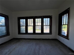 Building Photo - 523 Richmond Ave