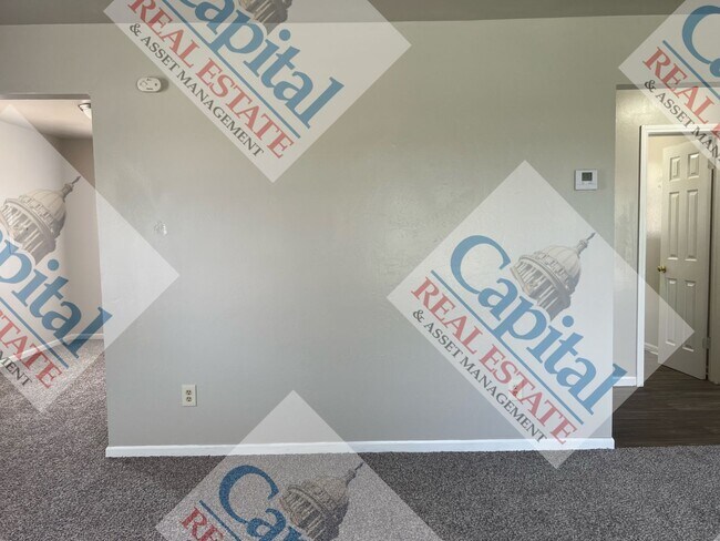 Building Photo - Charming 2 Bedroom